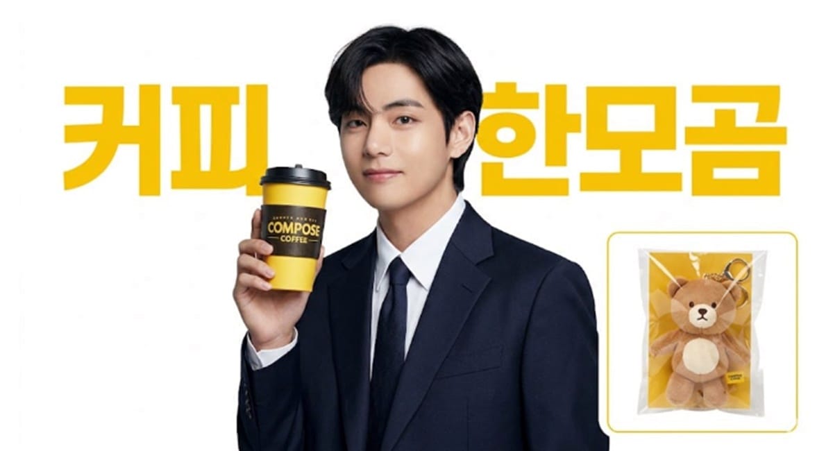 Man holding coffee cup and keyring